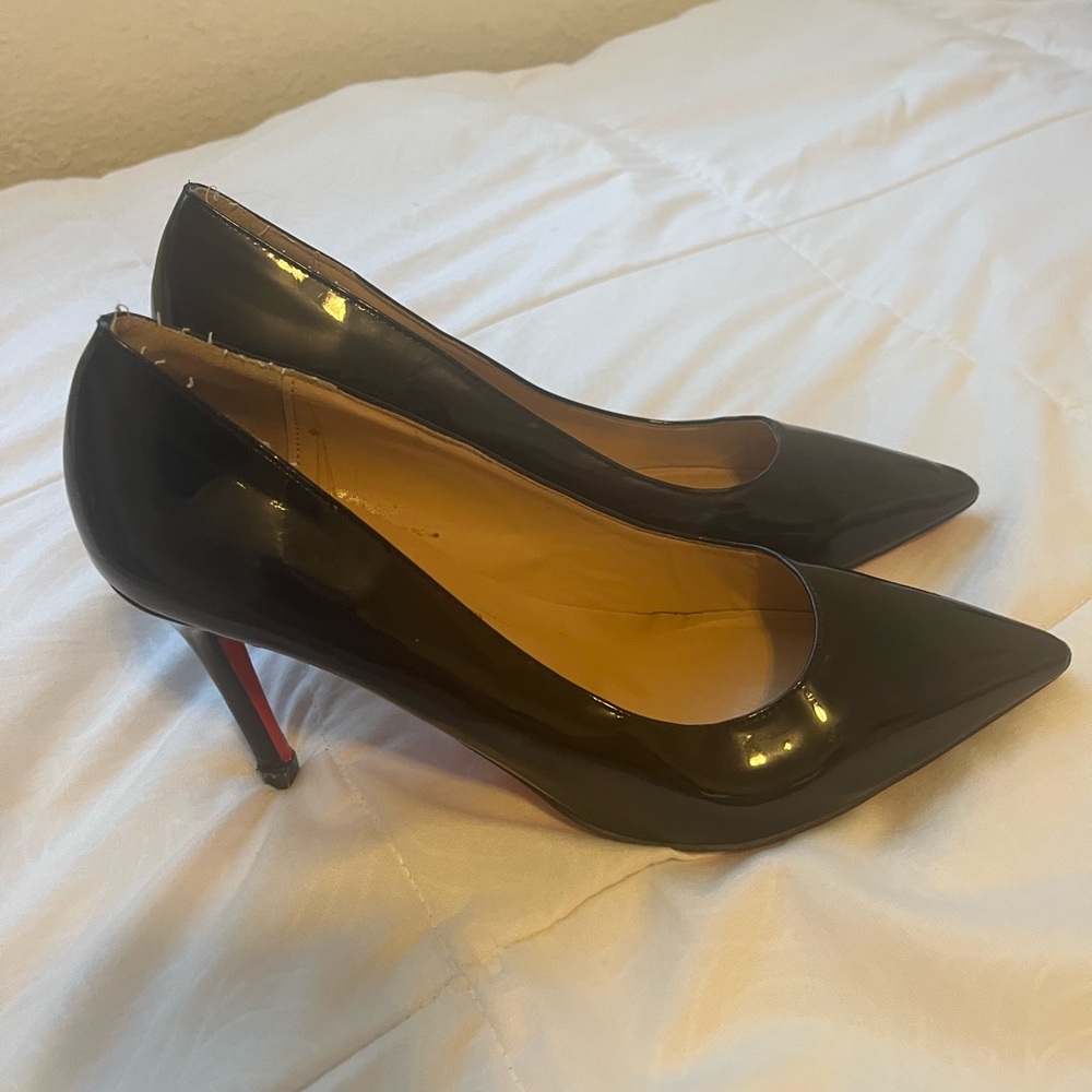 Chic Black Patent Leather Heels - Picture 2 of 2